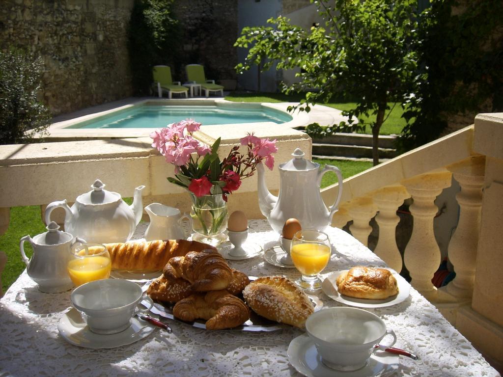 Les Saisons Bed & Breakfast Villeneuve-les-Avignon Exterior photo